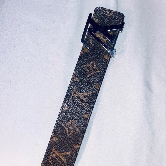 Red Gold Buckle Louis Vuitton LV Belt! Size 32-36! Brand New